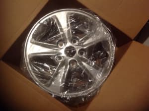 Mitsubishi Lancer alloy rim new condition only $90
