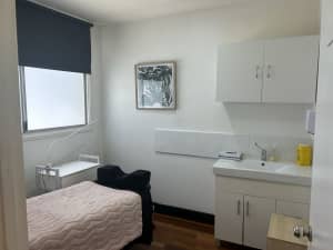 Beauty room to rent