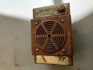 Vintage ferris car radio 