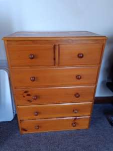 Chest of Drawers Colonial - Exc Cond: