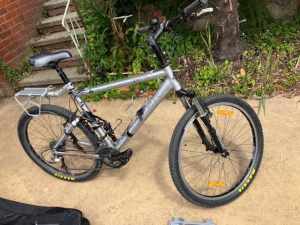 Trek Fuel 80 full suspension cross-country / mountain bike and extras