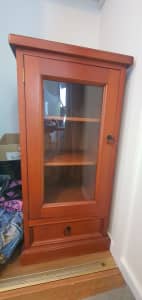 oregon cabinet solid timber 3 shelves 1 drawer, glass door (3.3.24)