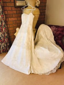 Nicolina Bridal Gown Size 10- second hand, excellent condition.