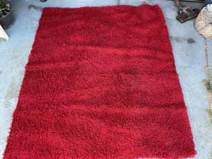 Beautiful red rug for sale 