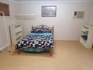 Ingleburn – Large Guest room house share furnished