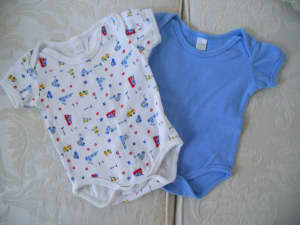 2 x Size 0 blue white onesies short sleeve baby boys boy 6 - 9 months
