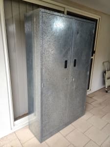 5 Tier Shelving Cabinet Steel Lockable Flatpack W-1100 D-380 H-1810