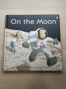 Children Book: On the Moon - Anna Milbourne and Benji Davies (Padded H