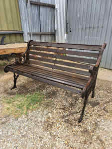 CLASSIC CAST IRON ENDS SLATTED TIMBER HEAVY DESIGN GARDEN BENCH 