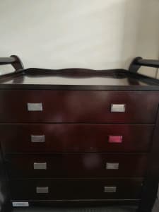 Nursery chest of drawers 
