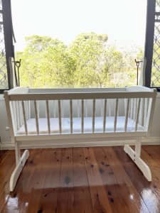 Baby swing crib/ bassinet with mattress