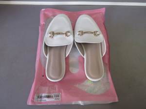 WOMENS BRAND NEW WHITE SIZE 6 BACKLESS LOAFER STYLE SHOES