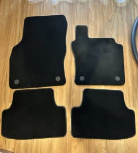 4 car mats original VW Golf ones 