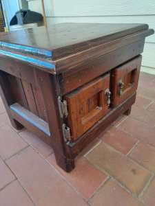 Small coffee table w side cupboards