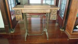 Singer sewing machine 5 drawer treadle table antique