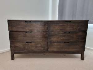 Dresser / Chest of Drawers 