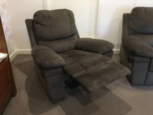 Lounge & Chairs / Recliners