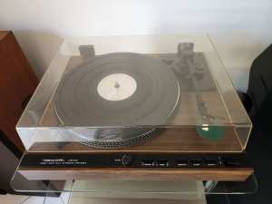 Realistic Vintage Lab 440 Vinyl Record Turntable.