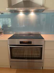 Westinghouse WFE946SB 90cm freestanding cooker with 5 zone ceramic hob