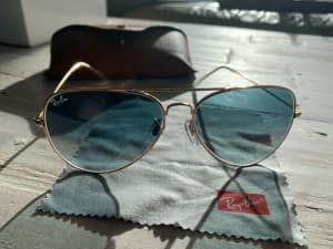 New Rayban Aviator Uni-sex Sunglasses, Blue Tint, Rayban case, dust