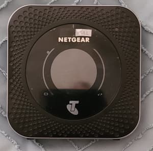 NETGEAR Nighthawk M1 4GX LTE Router Modem MR1100 - Unlocked