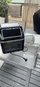 Air fryer with frying basket