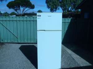 fridge freezer simpson 390lts frost free works great will deliver