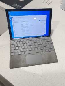 surface pro 4 i5 6300U 8GB RAM 256GB come with keyboard and mouse