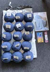 15 200 gram Balls of 10ply wool / yarn pattern and needles