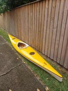 Kayak x 1 4.65m) with 1 x paddle