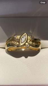WOMEN 18 KT YELLOW GOLD DIAMOND RING, VALUED AT $3685