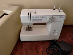 PFAFF 382 hobby sewing machine 