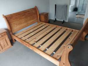 TIMBER BED / CABINETS
