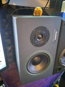Alesis monitor one studio reference speakers 