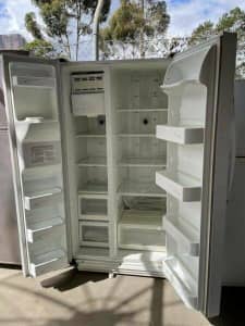 ! side by side614 cm Samsung fridge with water dispenser