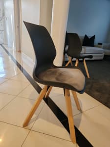 10x grey dining chairs. hardly used, great condition