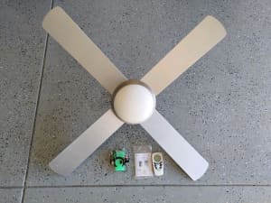 Ceiling fan with light and remote control 120cm