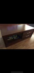 Solid Wood coffee table solid with 2 draws