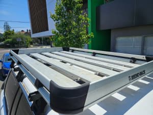 Rhino Rack basket and h/d roof bars