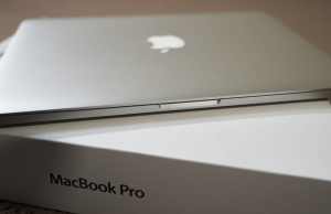 Mid 2014 Apple MacBook Pro 13 inch near mint condition, comes with box