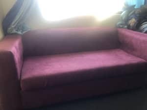 SOFA - COUCH COMFORTABLE LIKE NEW 