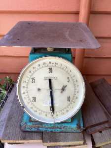 OLD RUSTIC KITCHEN Scales Not working .$20