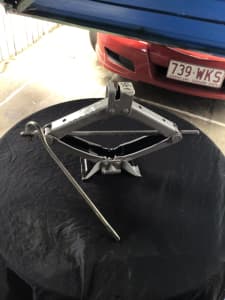 Car jack very good condition