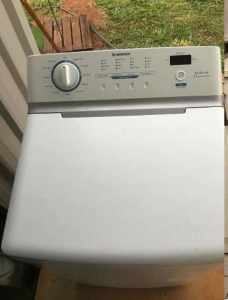 simpson 6kg top loader washing machine 60x60cm . good working, 5 year