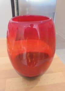 BEAUTIFUL RED & BLACK GLASS VASE 22CM HIGH 14.5CM WIDE