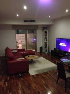 Modern Room Furnished - Townhouse in Newtown per/week