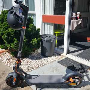 Segway Ninebot F40A E-Scooter (RIDDEN ONCE) Pick up & CASH ONLY