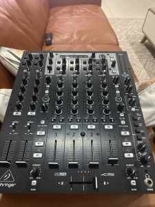 Behringer NOX 606 4 channel DJ mixer 