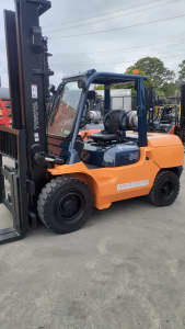 Toyota 5 ton forklift for sale only 8000 hours 1.8m tynes side shift  Fairfield East Fairfield Area Preview