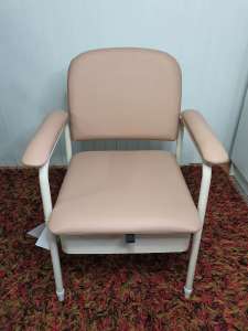 New KCare Deluxe Bedside Commode Toilet Utility Chair adjustable 